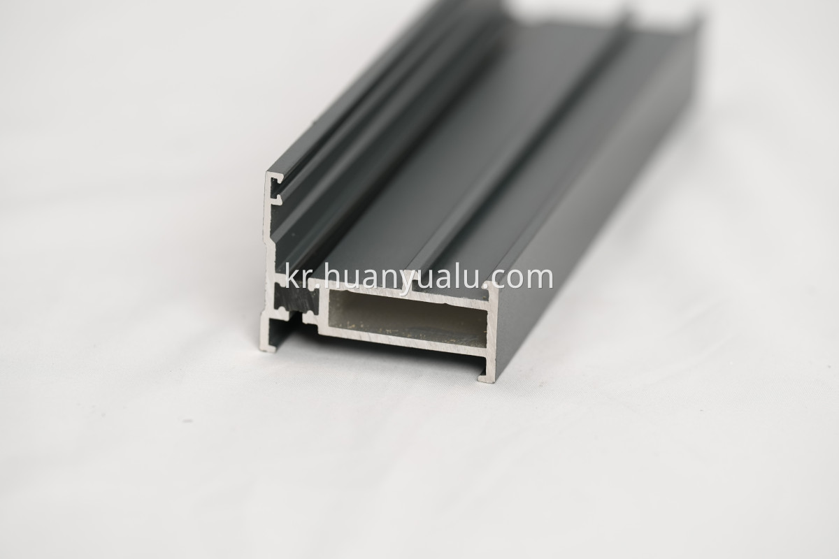 Thermal insulation profiles